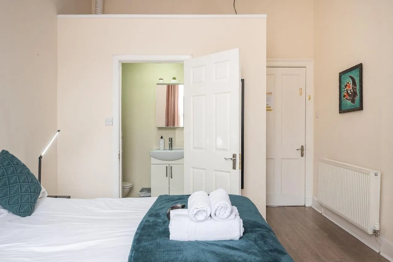 Contemporary 3 Bed City Centre Appartment - Ensuite Edinburgh Lejlighed