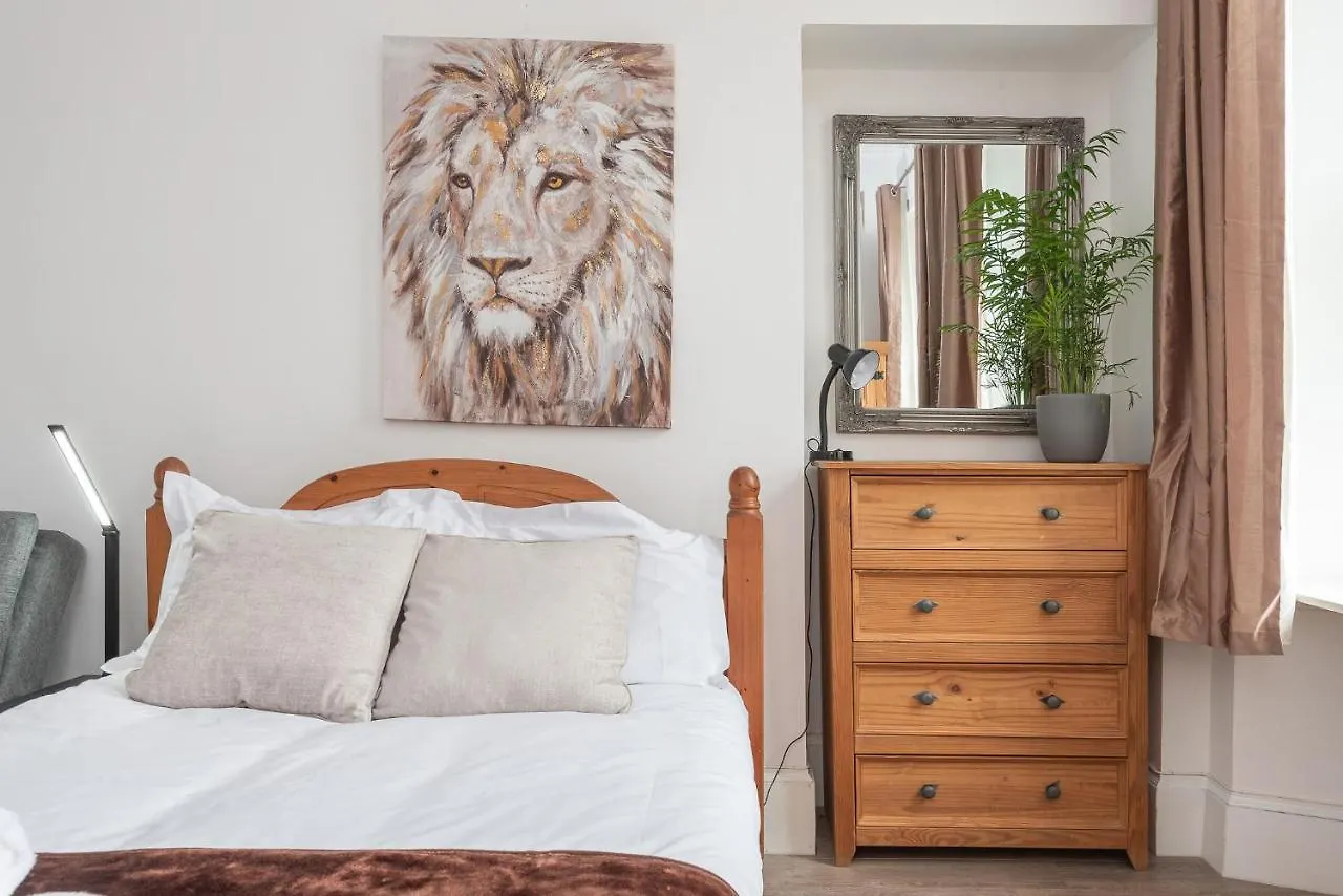 Contemporary 3 Bed City Centre Appartment - Ensuite Edinburgh