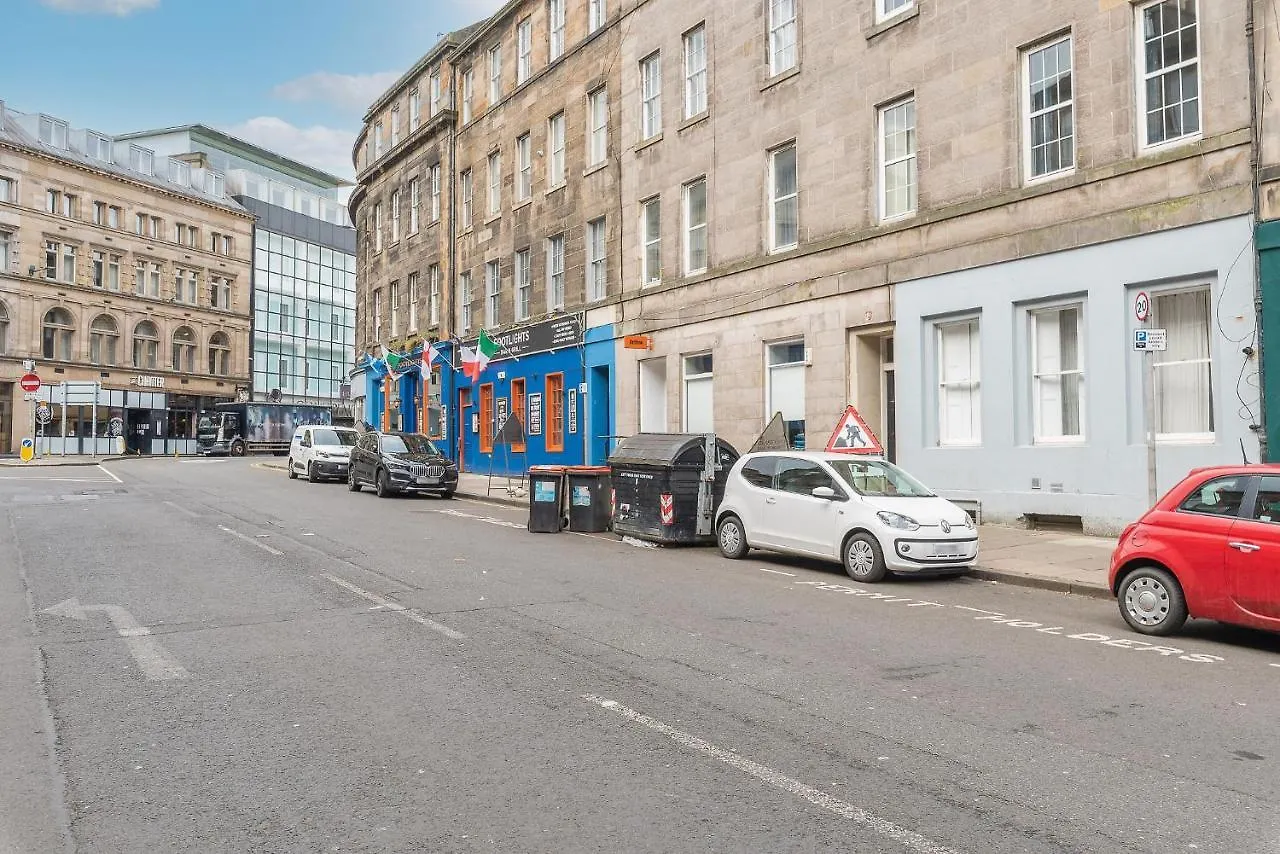 Contemporary 3 Bed City Centre Appartment - Ensuite Edinburgh
