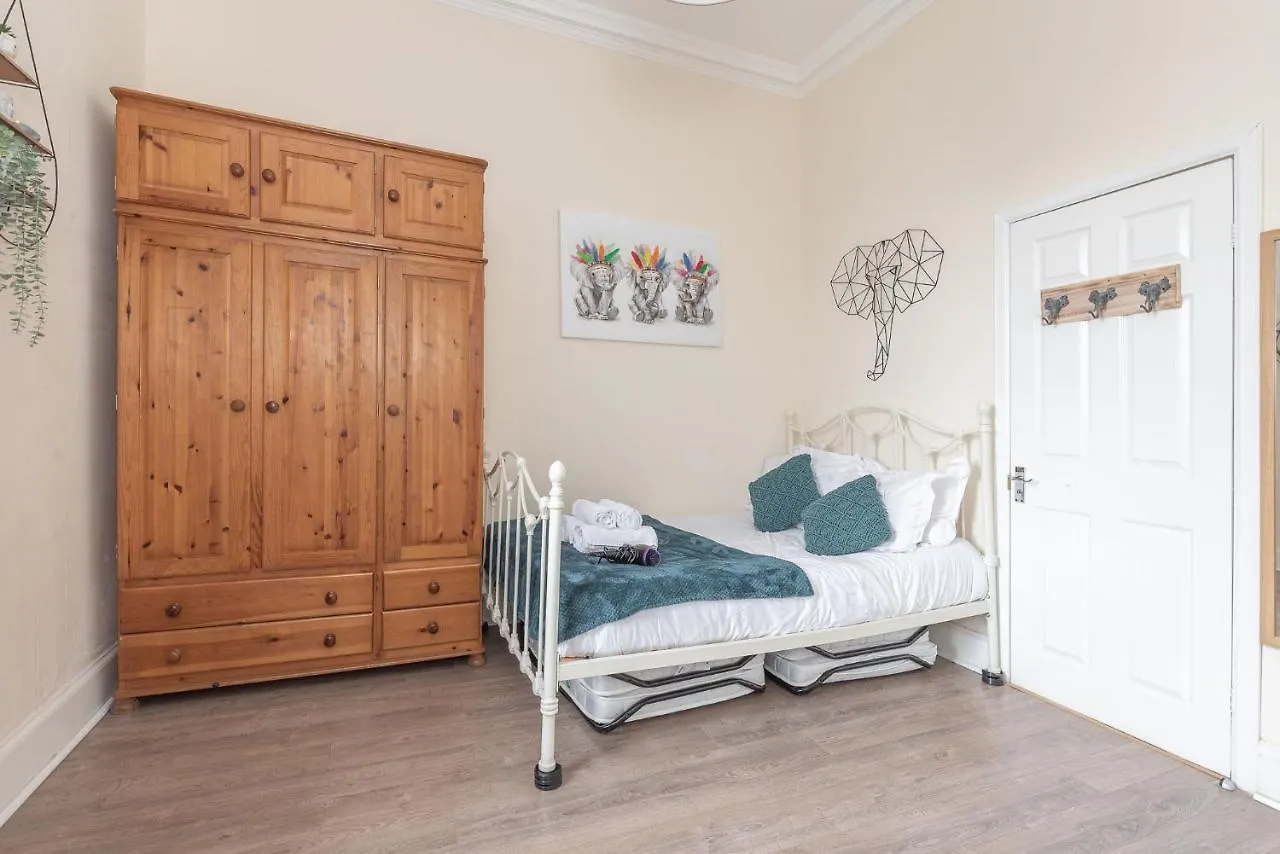 Apartment Contemporary 3 Bed City Centre Appartment - Ensuite Edinburgh