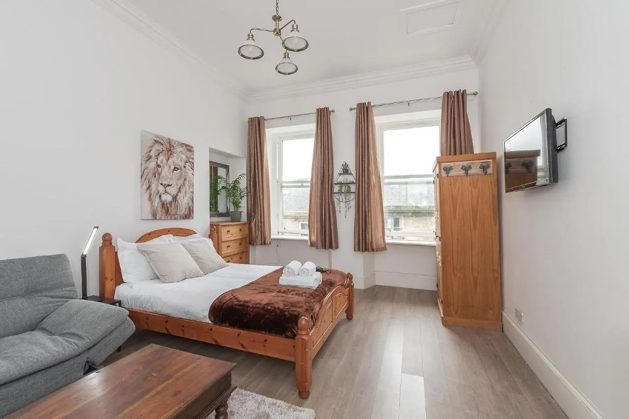 Contemporary 3 Bed City Centre Appartment - Ensuite Edinburgh 0*,  United Kingdom